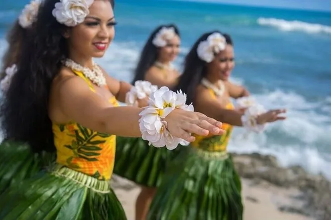 Germaine’s Luau Plumeria-Luau-Paket